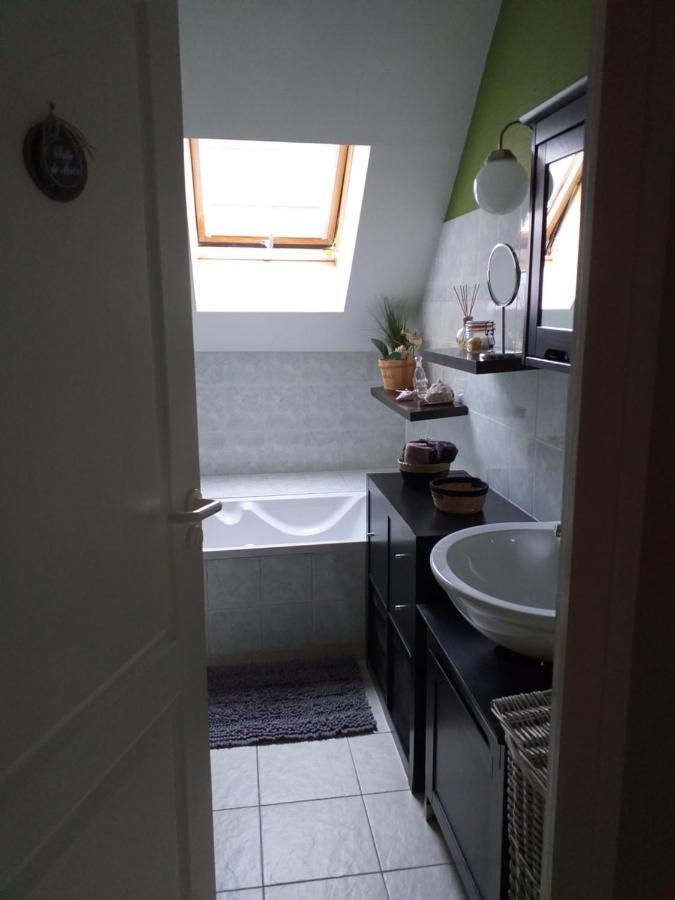 Chambre Climatisee Au Coeur De Brive Avec Televiseur Connecte Wifi Netflix Екстериор снимка