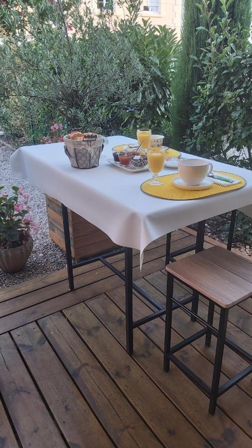 Chambre Climatisee Au Coeur De Brive Avec Televiseur Connecte Wifi Netflix Екстериор снимка